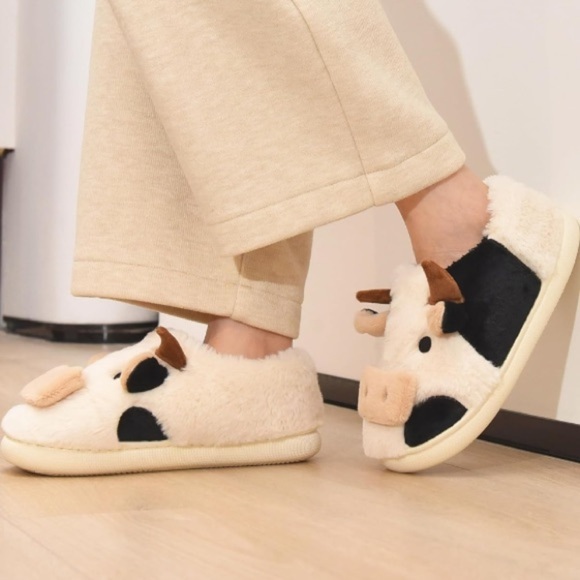 Fuzzy Women’s Indoor/Outdoor Plush Cow Wrap Heel Slippers/House Shoes | NEW!🐮 - Picture 4 of 8